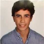 Profesor de inglés imparte clases a niños de todas las edades